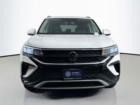 Certified 2023 Volkswagen Taos SE w/ Panoramic Sunroof Package image 2