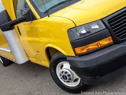 Used 2019 GMC Savana 3500 Extended w/ Driver Convenience Package RWD image 6