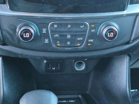 Used 2023 Chevrolet Traverse LT FWD image 18