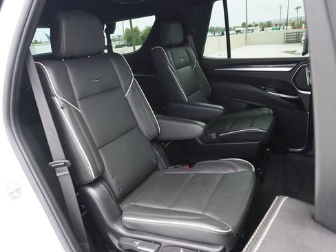 Certified 2025 Cadillac Escalade Premium Luxury AWD/4WD image 9