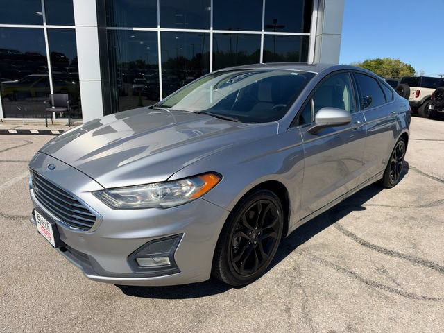 Used 2020 Ford Fusion SE w/ Equipment Group 151A FWD image 3