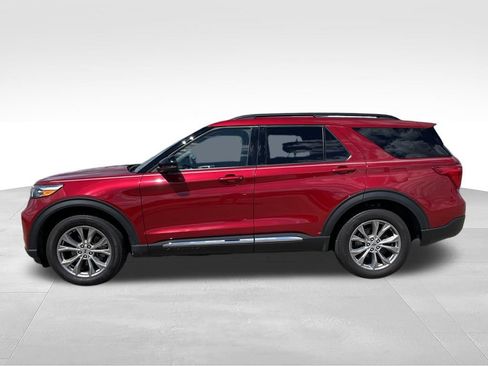 Used 2023 Ford Explorer XLT w/ Equipment Group 202A AWD/4WD image 31