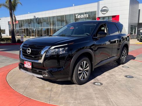 New 2025 Nissan Pathfinder SL image 4