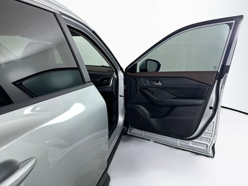 Used 2023 Nissan Rogue SV w/ SV Premium B Package FWD image 33