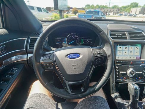 Used 2017 Ford Explorer Limited w/ Equipment Group 301A AWD/4WD image 27