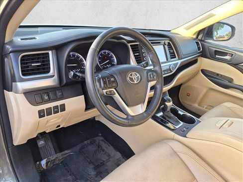 Used 2015 Toyota Highlander Limited FWD image 9