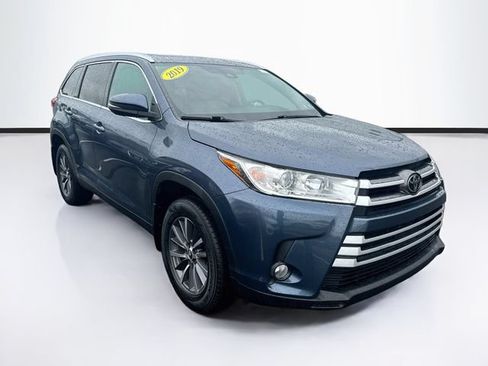 Used 2019 Toyota Highlander XLE AWD/4WD image 1