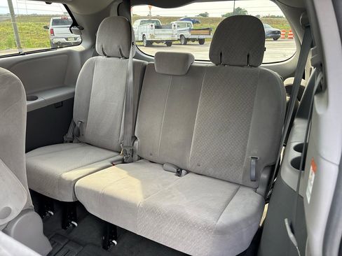 Used 2017 Toyota Sienna LE FWD image 20