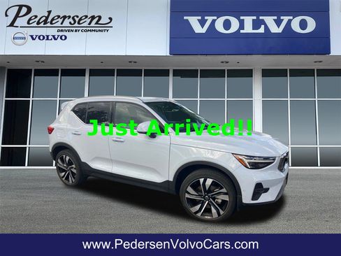 Used 2024 Volvo XC40 B5 Ultimate w/ Protection Package Premier AWD/4WD image 1