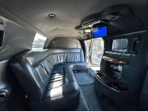 Used 2009 Cadillac DTS Limousine image 26