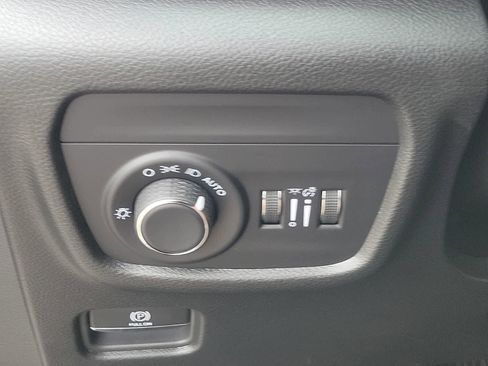 Used 2025 Jeep Grand Cherokee Laredo X w/ Luxury Tech Group I image 24