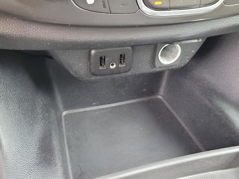 Used 2019 Chevrolet Traverse LT image 9