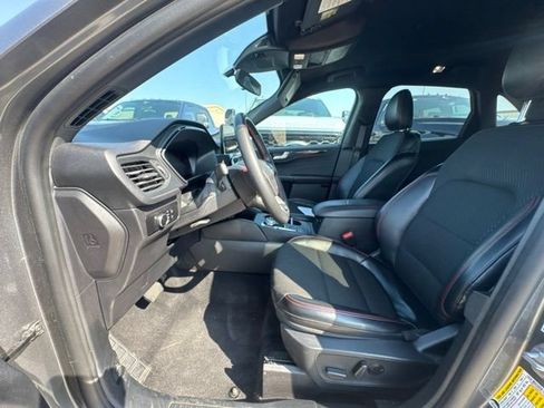 Used 2025 Ford Escape ST-Line AWD/4WD image 2