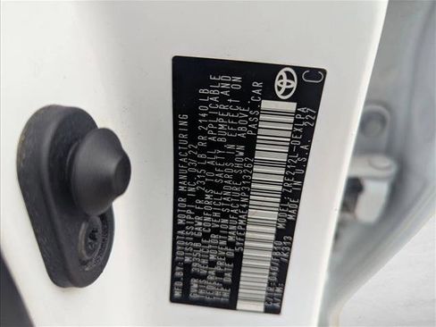 Used 2022 Toyota Corolla LE image 16