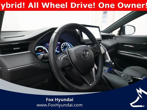 Used 2024 Toyota Venza XLE image 8