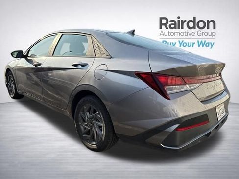 Used 2024 Hyundai Elantra SEL FWD image 12