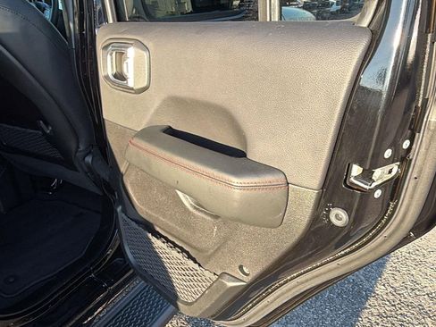 Used 2024 Jeep Gladiator Rubicon AWD/4WD image 17