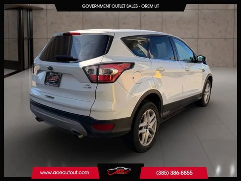 Used 2017 Ford Escape SE image 9
