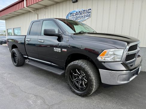 Used 2017 RAM 1500 Classic SLT image 4