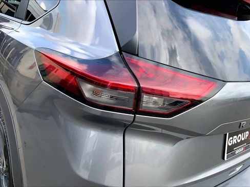 Used 2025 Nissan Rogue SV AWD/4WD image 28