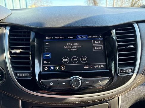 Used 2021 Chevrolet Trax LT w/ Premium Seat Package image 15