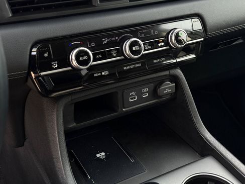 Used 2025 Honda Pilot EX-L image 15