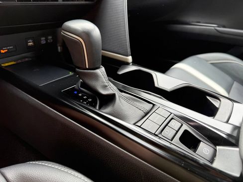 Certified 2025 Toyota Camry SE FWD image 25