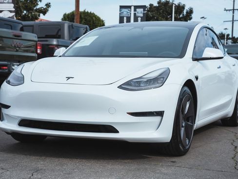 Used 2022 Tesla Model 3 image 4