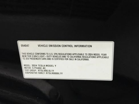 Used 2024 Tesla Model Y 2WD image 46