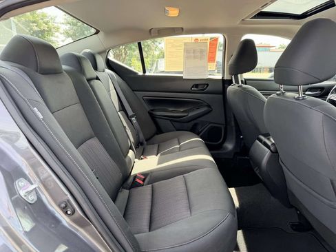 Used 2024 Nissan Altima 2.5 SV w/ SV Premium Package FWD image 11