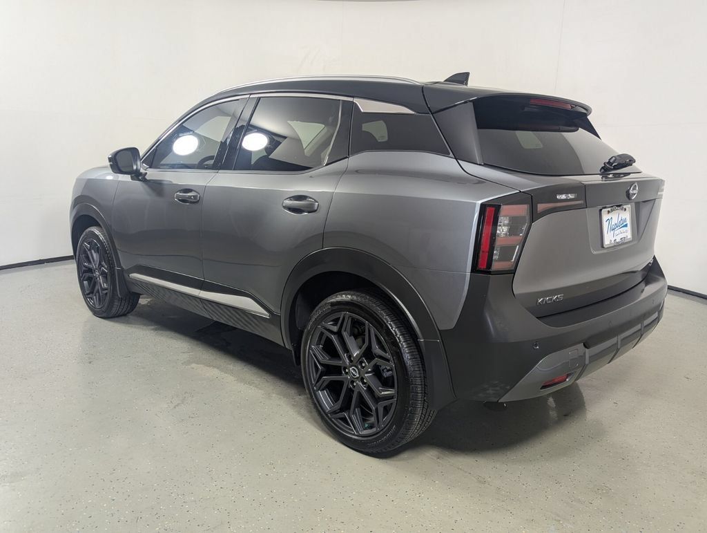 Used 2025 Nissan Kicks SR FWD image 5