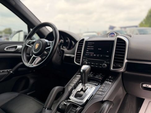 Used 2018 Porsche Cayenne AWD/4WD image 36