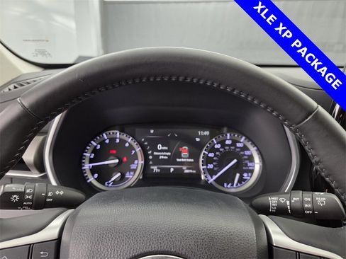 Used 2022 Toyota Highlander XLE image 28
