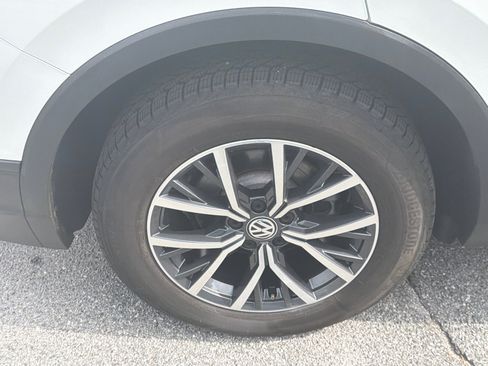 Used 2019 Volkswagen Tiguan SE image 17