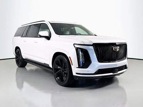 Used 2025 Cadillac Escalade ESV Sport Platinum AWD/4WD image 3