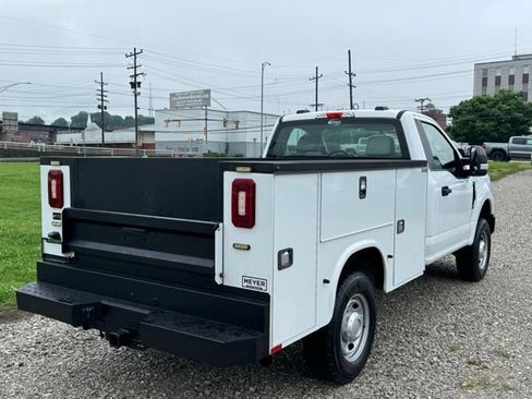 Used 2022 Ford F250 XL w/ Power Equipment Group AWD/4WD image 6