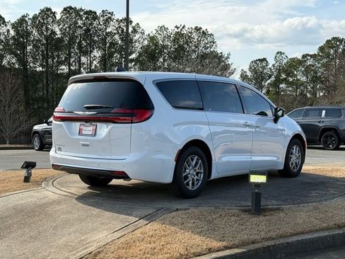 New 2026 Chrysler Pacifica Select FWD image 7