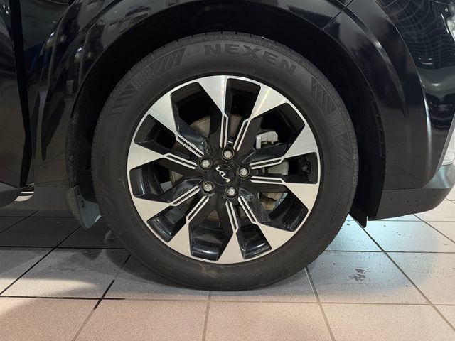 Used 2024 Kia Carnival EX FWD image 9