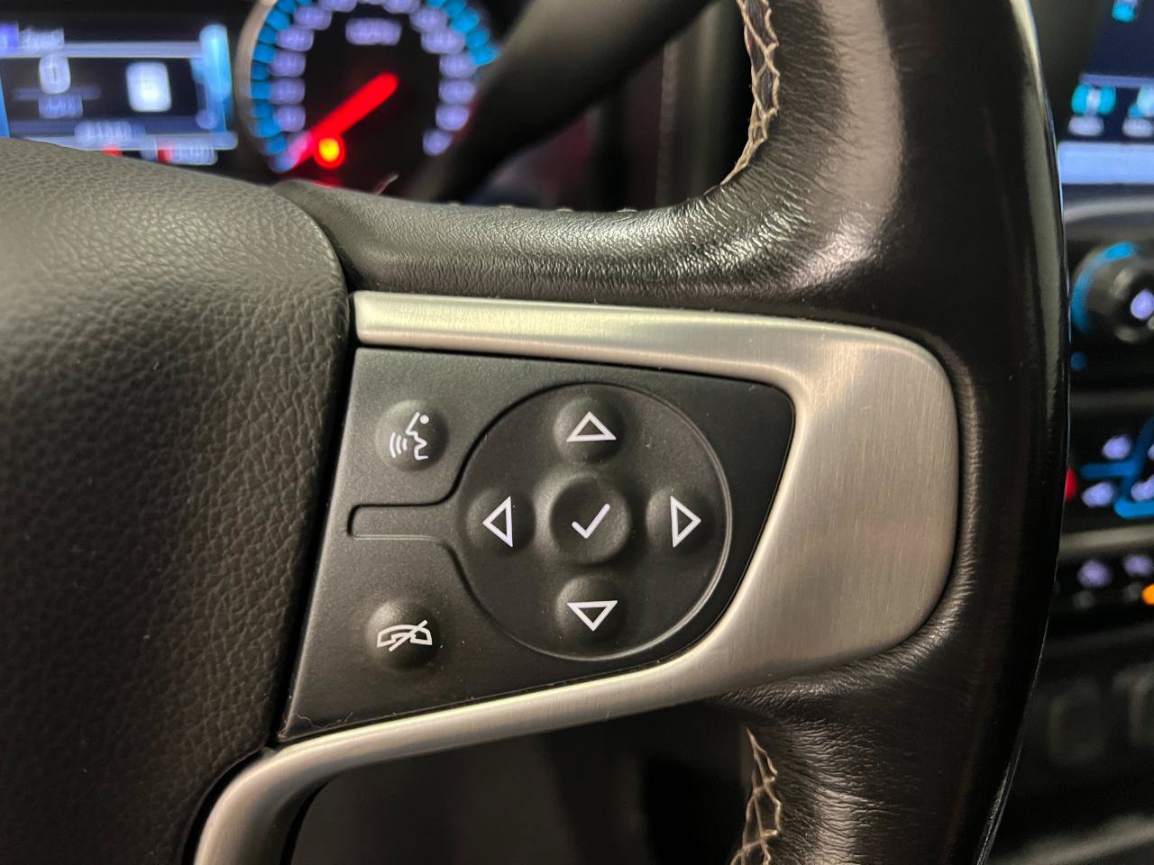 Used 2018 GMC Sierra 1500 SLT AWD/4WD image 39