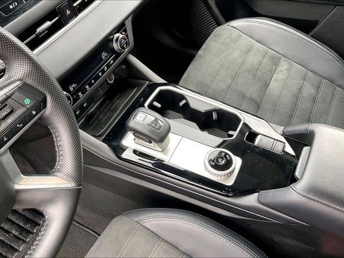 Used 2025 Mitsubishi Outlander SE image 15