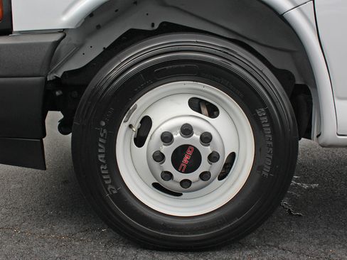 Used 2021 GMC Savana 3500 Extended w/ Power Convenience Package image 29