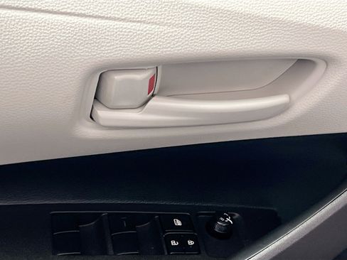 Used 2025 Toyota Corolla LE image 16