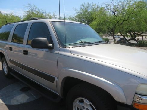 Used 2004 Chevrolet Suburban LS w/ Preferred Equipment Group AWD/4WD image 9