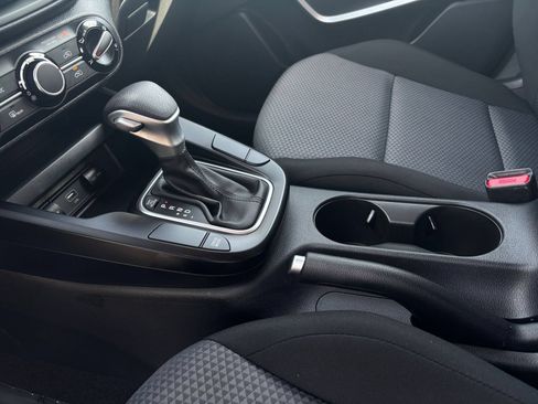 Used 2025 Kia Soul LX w/ LX Technology Package FWD image 39