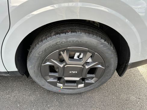 New 2026 Kia Carnival EX image 9