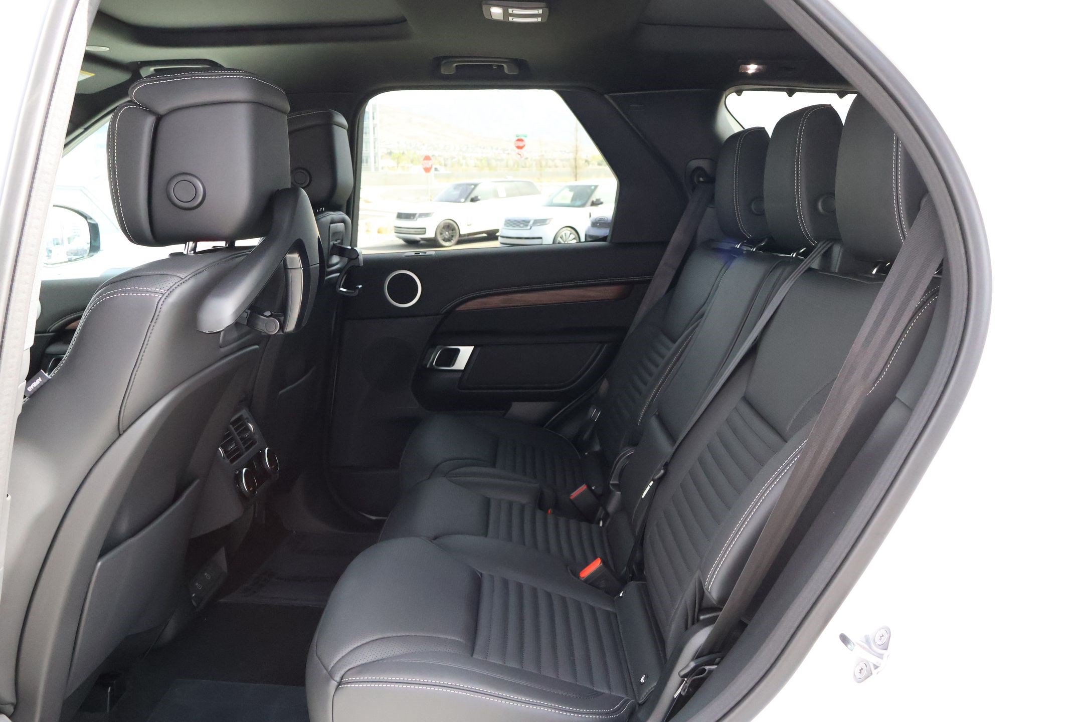 New 2026 Land Rover Discovery Dynamic SE AWD/4WD image 19