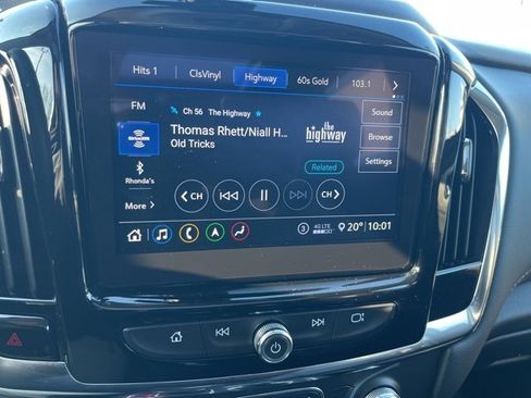 Used 2021 Chevrolet Traverse LT w/ LT Premium Package image 25