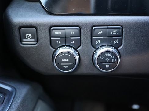 Used 2025 GMC Sierra 2500 SLT w/ SLT Premium Package image 35