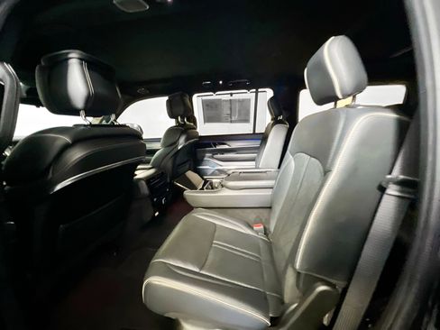 Used 2023 Jeep Grand Wagoneer Series II image 29