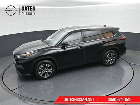 Used 2022 Toyota Highlander XLE image 47